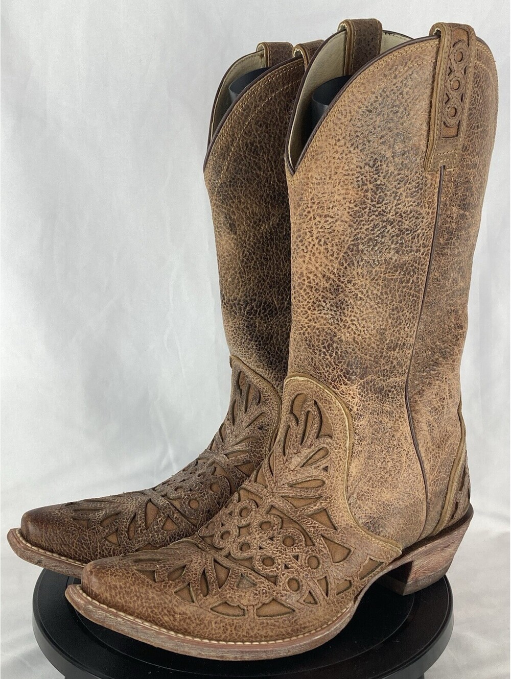 Women’s Size 8 B Ariat Western Boots Distressed Leather Laser Cutout Snip Toe